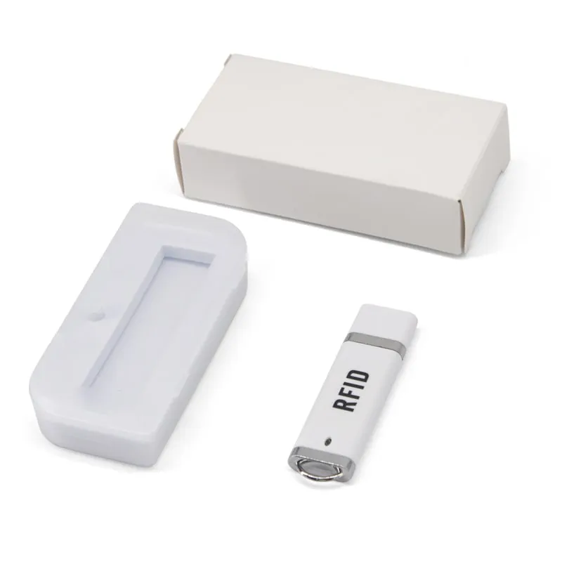 L210-U USB stick reader with its clear storage case and white box