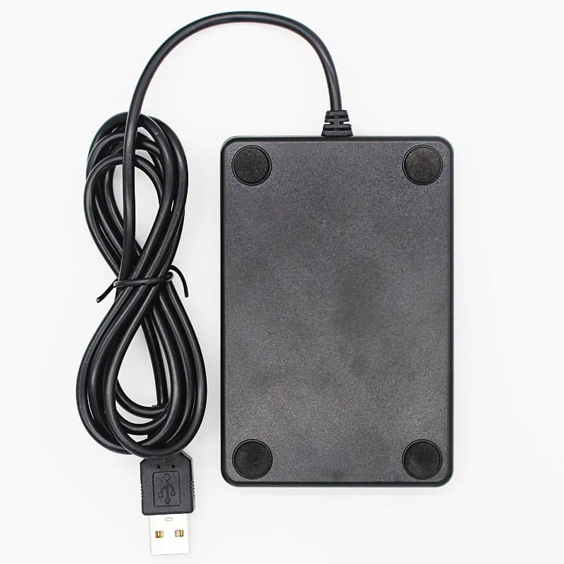 L120-U underside with four rubber feet and USB cable